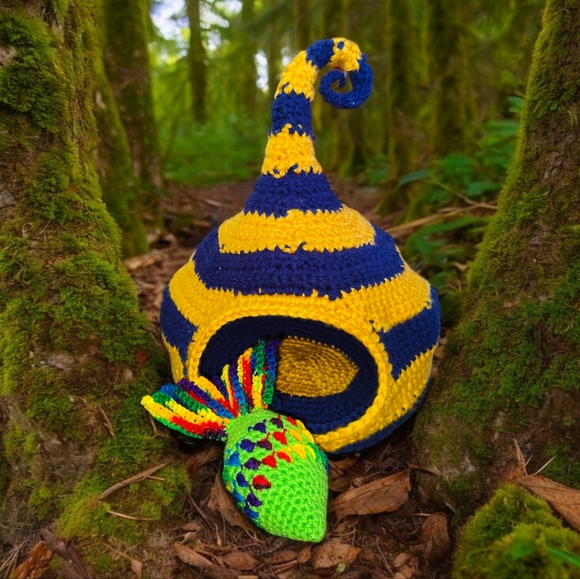 Handmade Crochet Fairy Elven Cat / Small Pet Bed and Toy - Picture 6 of 8